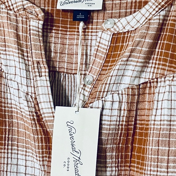 Universal Thread | Women’s Button down Blouse - Picture 3 of 5